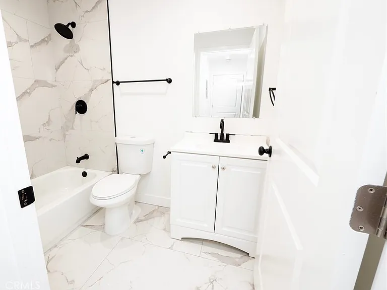 5739 S Saint Andrews Pl #1/2 — Photo 4