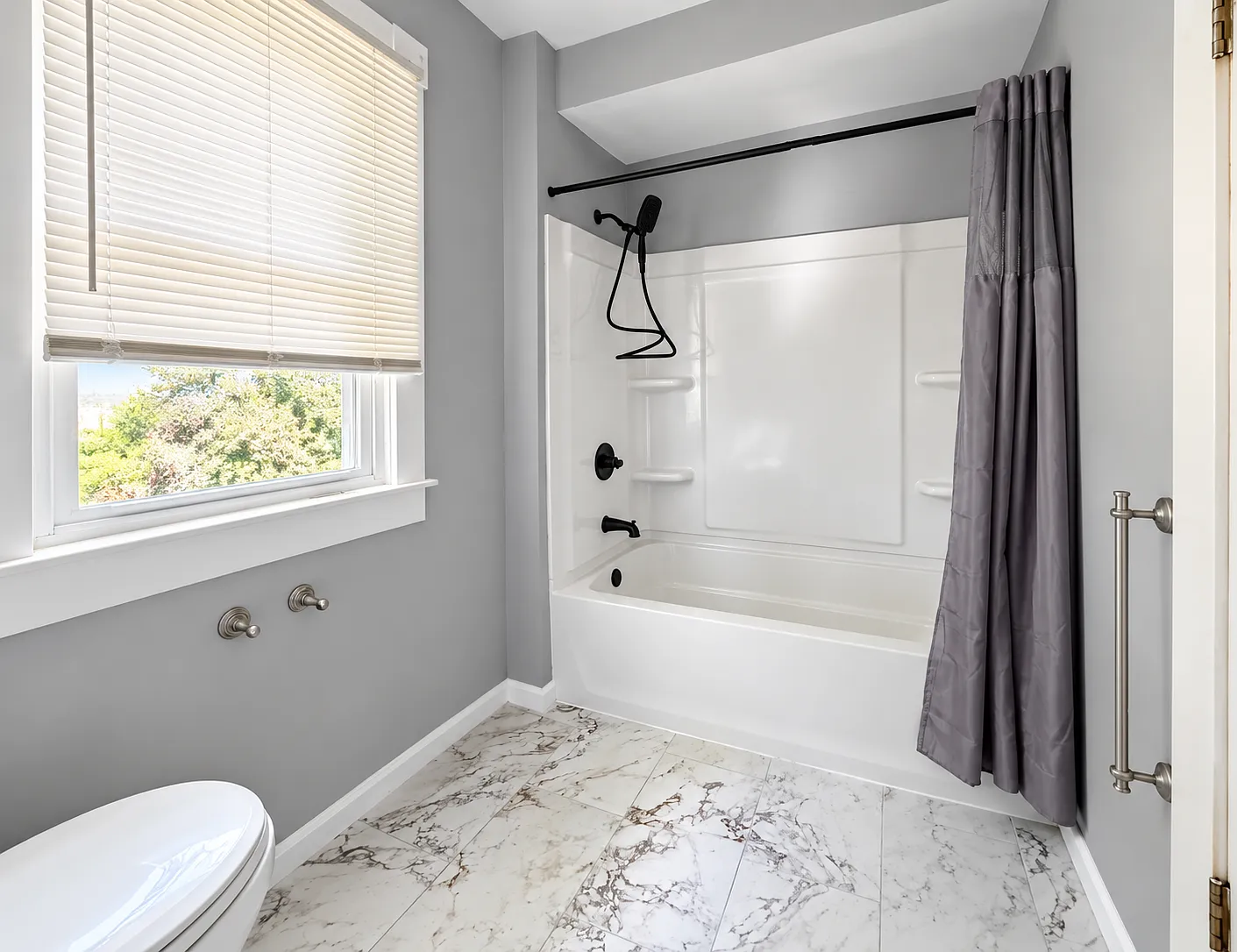 3 bed, 1.5 bath, 1400 sqft, $1,800 — Photo 1