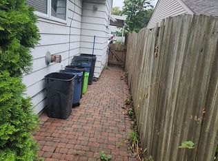 1806 Mansfield St, Port Huron, MI 48060