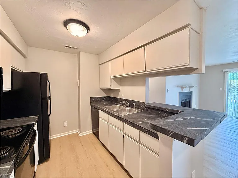 512 Thorncliff Dr #101 — Photo 7