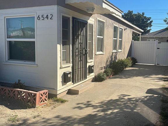 Front of house and driveway