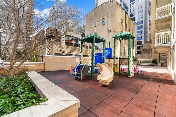 Sold by Voro, LLC | media 25