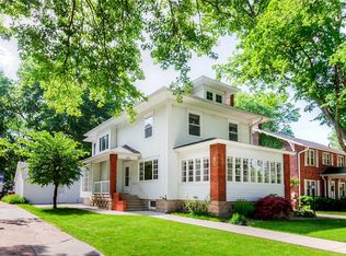 1009 Main St, Pella, IA 50219