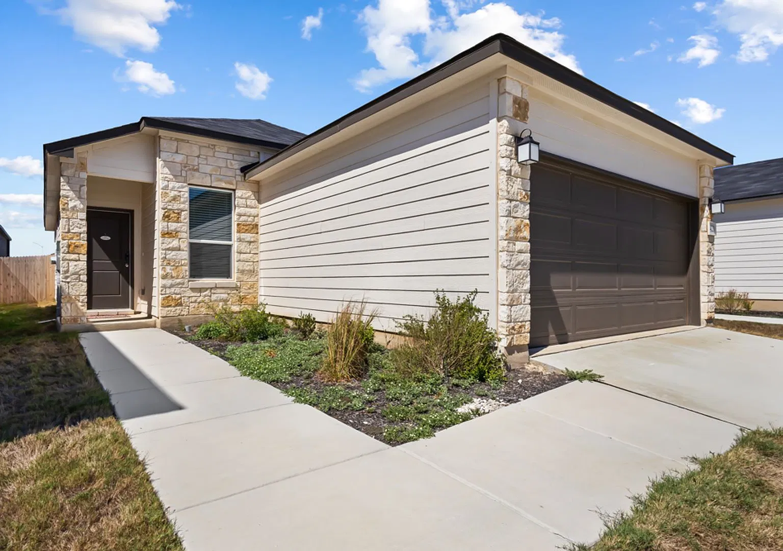 3 Bedroom 2 Bathrooms located in Southtown Cove Subdivision — Photo 3