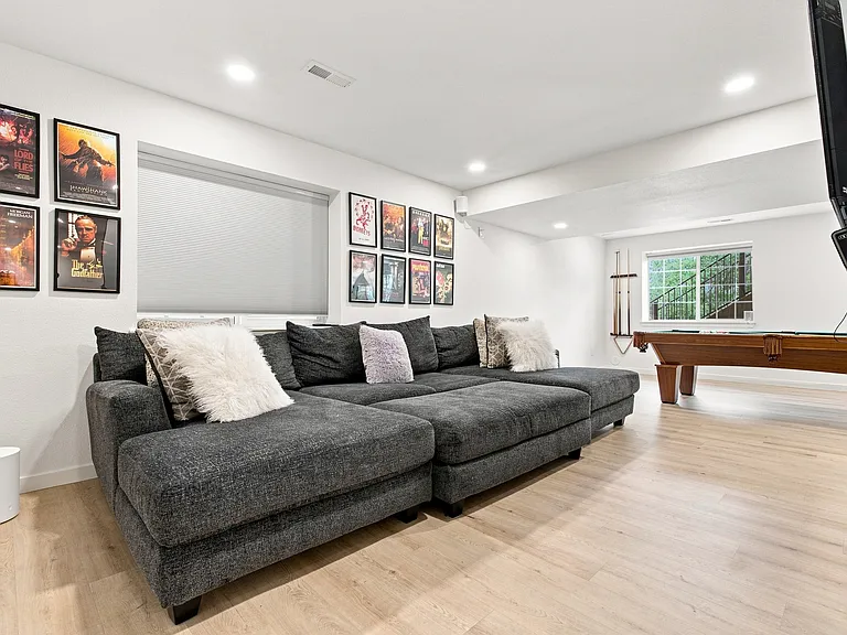 2445 Clayton Cir — Photo 34