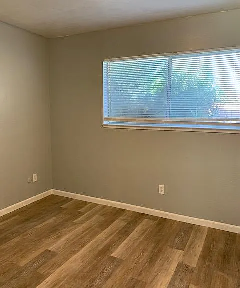 631 Cummins Way — Photo 4