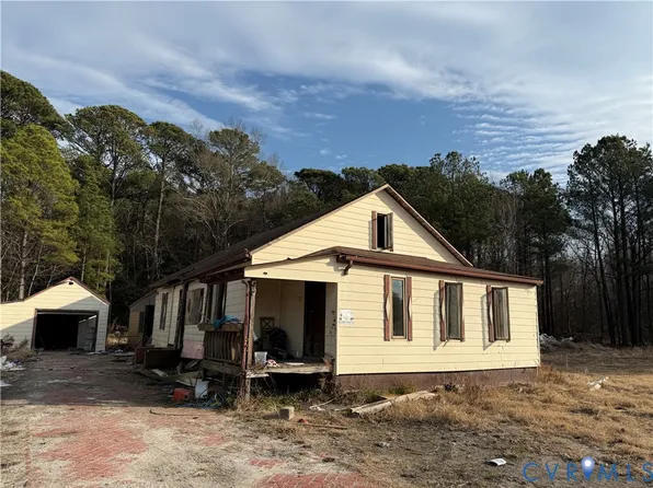 393 Whites Neck Dr, Foster, VA 23056