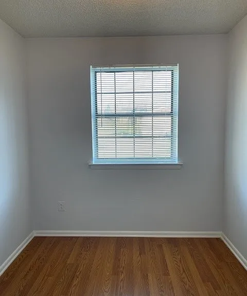 2409 Pond View Dr — Photo 16