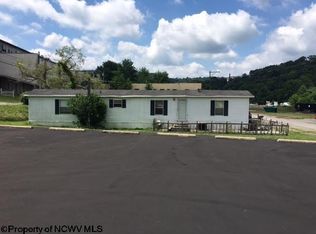 615 River St, Gassaway, WV 26624