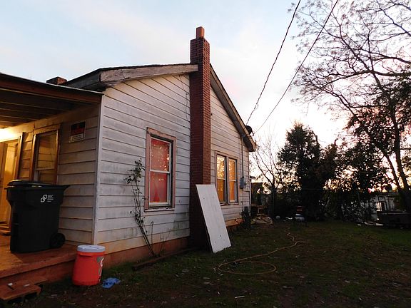 2nd image of 15 Yellowstone Dr