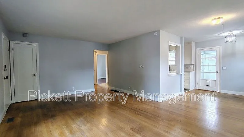 2 bed, 1.0 bath, 928 sqft, $1,800 — Photo 4