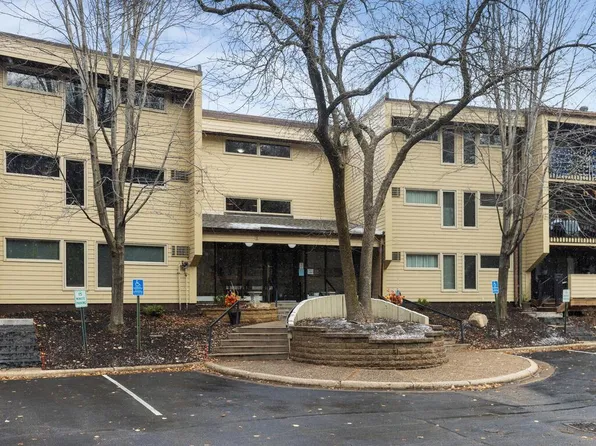 12600 Parkwood Dr APT 111, Burnsville, MN 55337