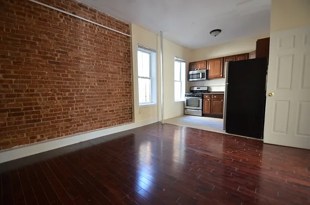 Rented by CITY SKYLINE REALTY INC | media 7