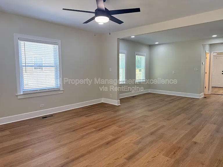114 E Club Blvd #A — Photo 4