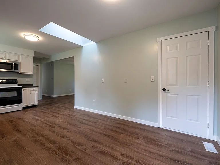 1104 Washington Dr — Photo 13