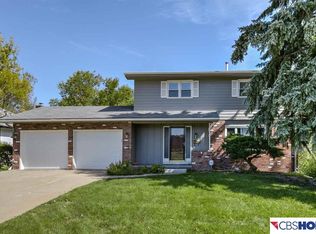 711 Tara Rd, Papillion, NE 68046