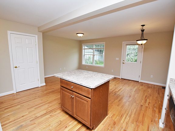 5th image of 123 Woodland St #123