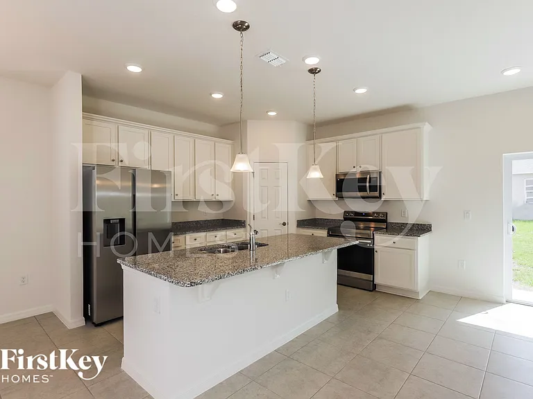 543 Crown Rose Dr — Photo 7
