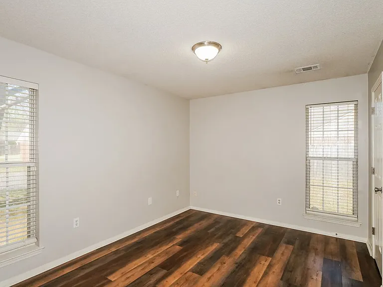 10326 Curtis Dr — Photo 12
