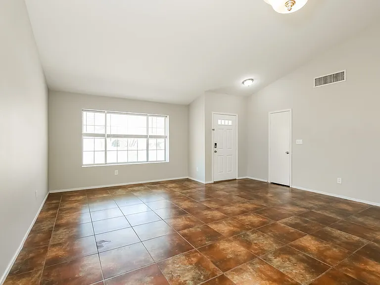 1621 Running Creek Dr — Photo 4