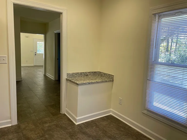 1125 N Main St — Photo 7