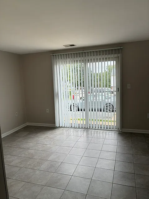 2 bed, 900 sqft, $1,750 — Photo 3