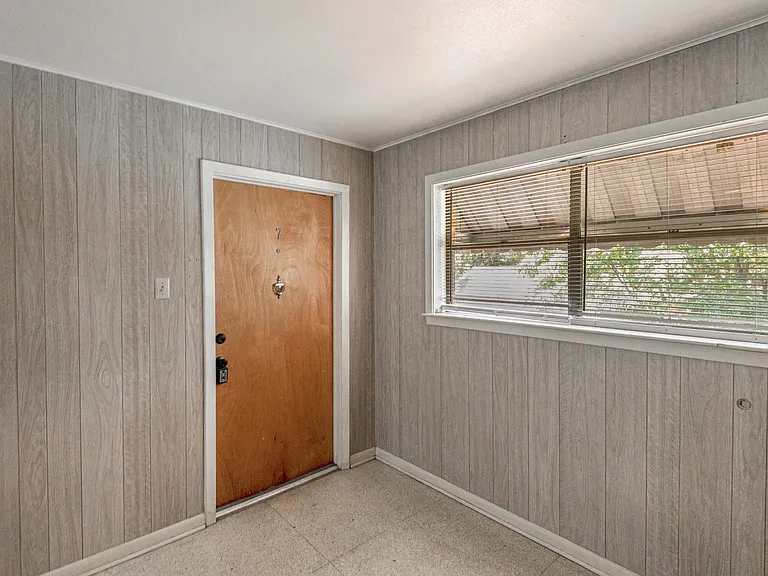 818 University Ave #7 — Photo 3