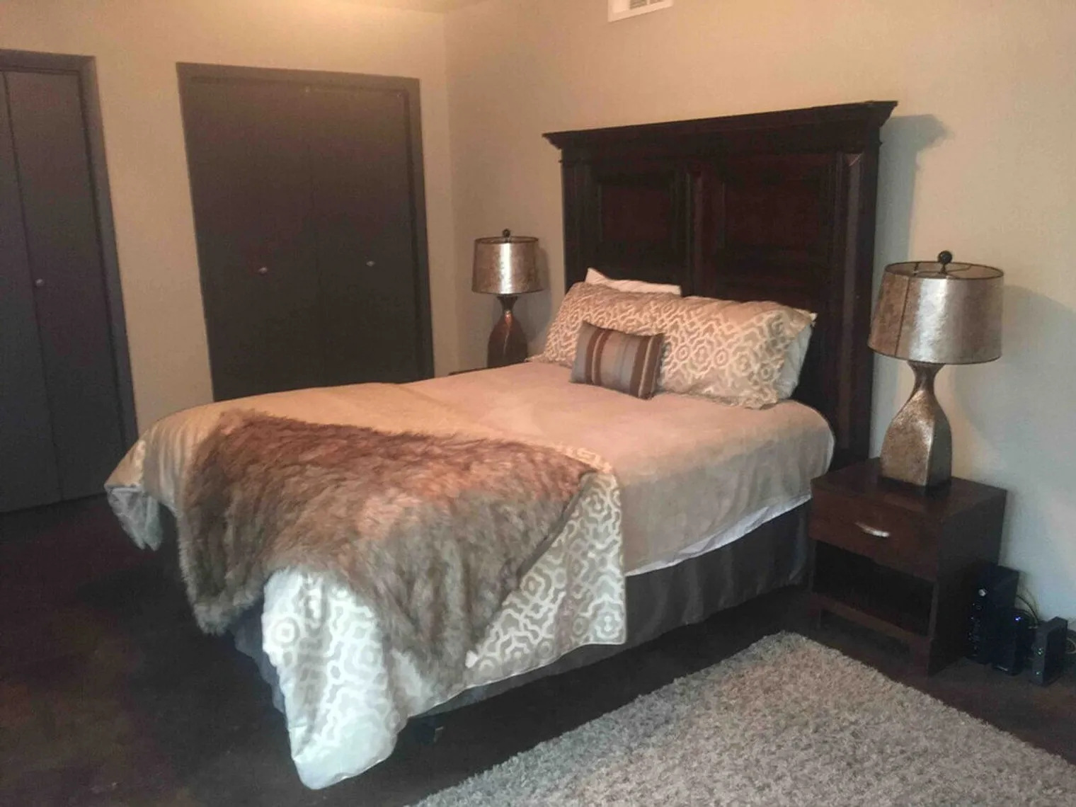 1 bed, 1.0 bath, 990 sqft, $2,496 — Photo 3