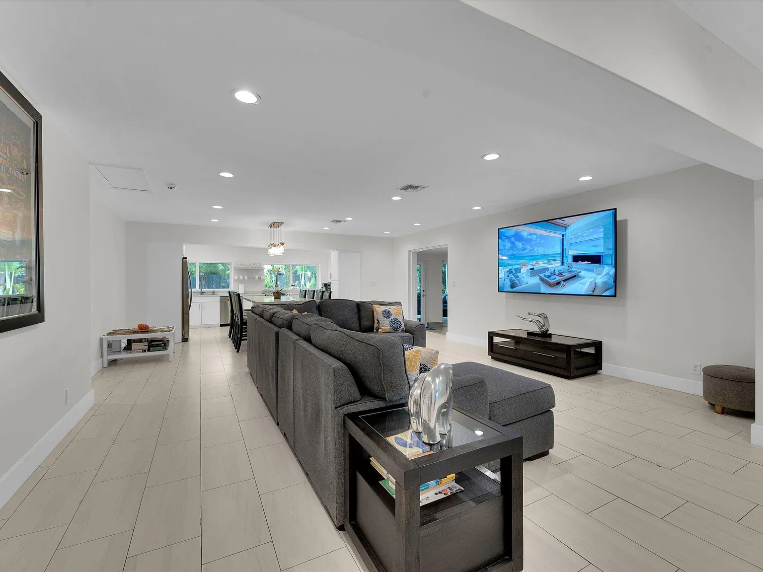 4 bed, 4.0 bath, 2170 sqft, $8,999 — Photo 4