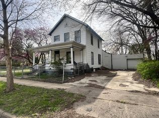 902 N Lee St, Bloomington, IL 61701