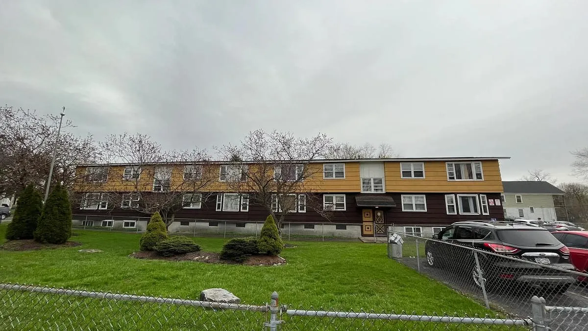 806 South Avenue — Photo 2