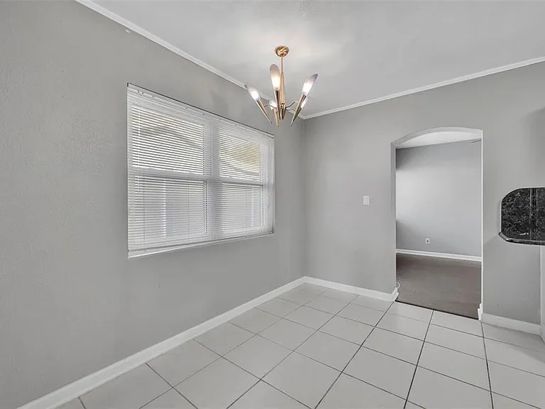 1811 Park Lake St — Photo 9