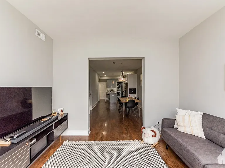 3570 W Dickens Ave #2 — Photo 10