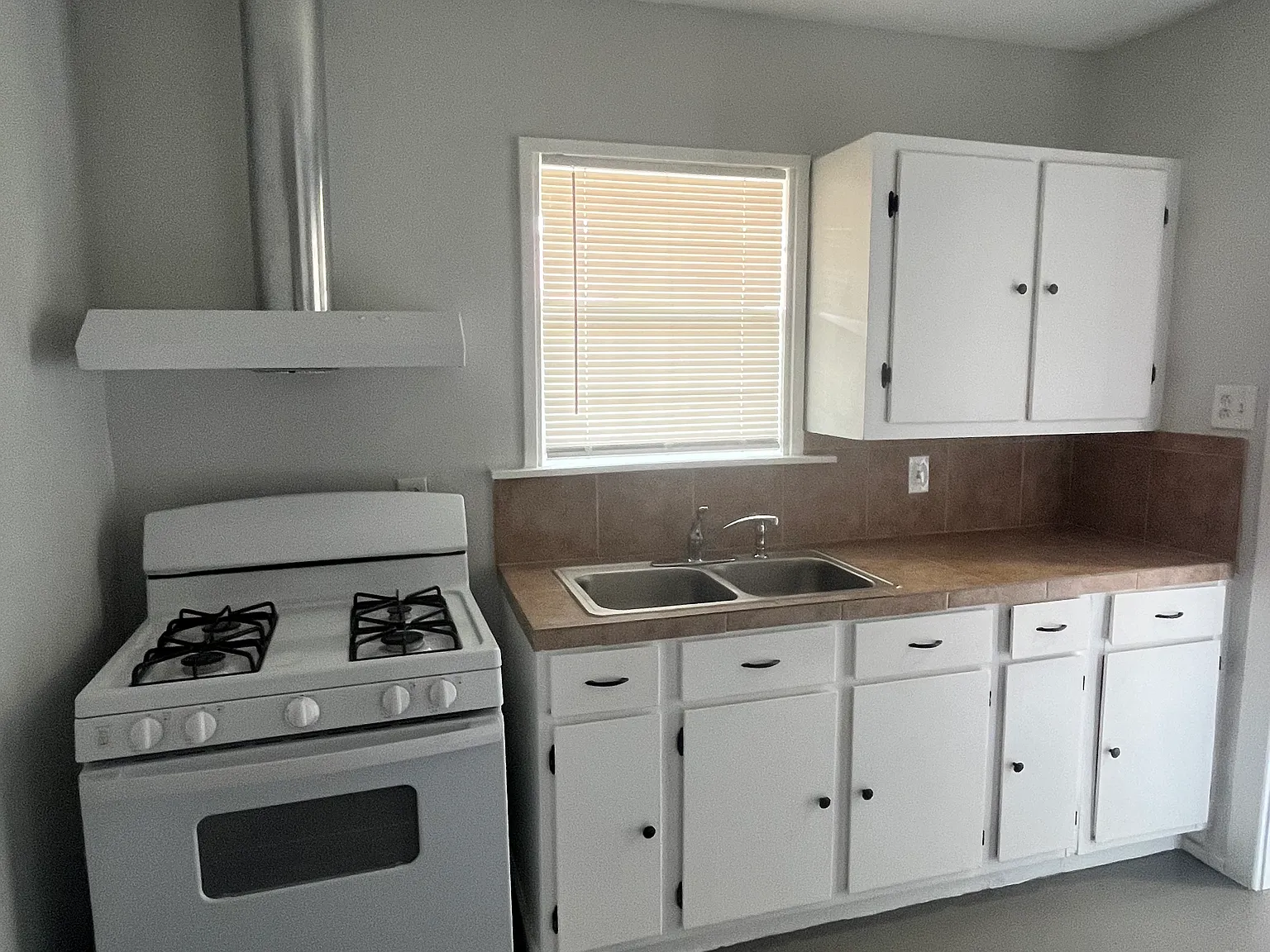 2316 Freeman St — Photo 2