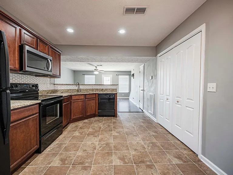 2127 Victory Gallop Ln — Photo 8