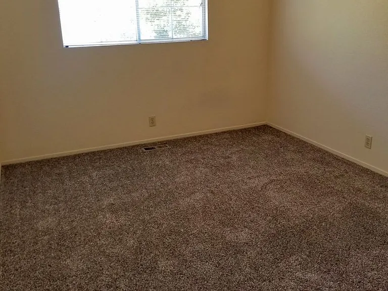 1043 Southwood Dr #L — Photo 6
