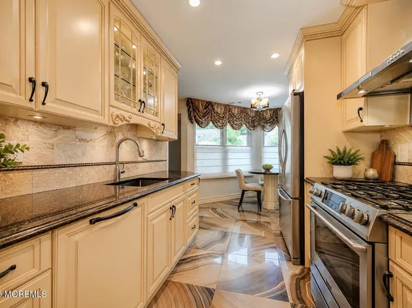 22 Aspen Avenue, Englishtown, NJ 07726