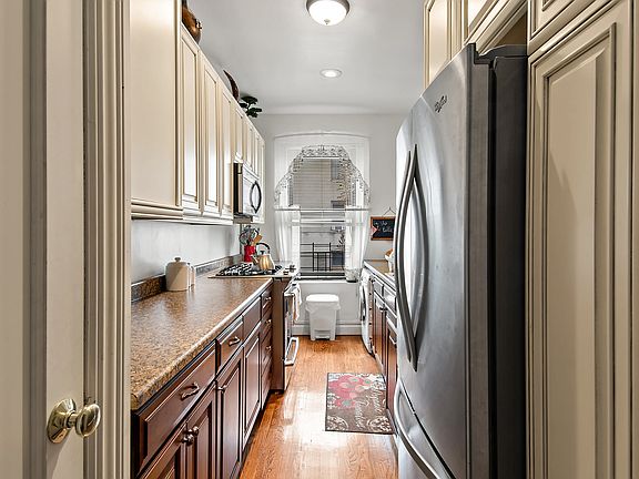 3rd image of 1711 Davidson Ave APT 5C