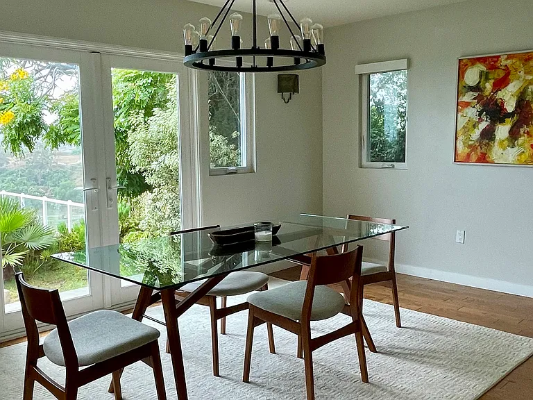 Dining room.