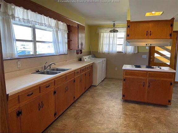 large kitchen with space for eat in table