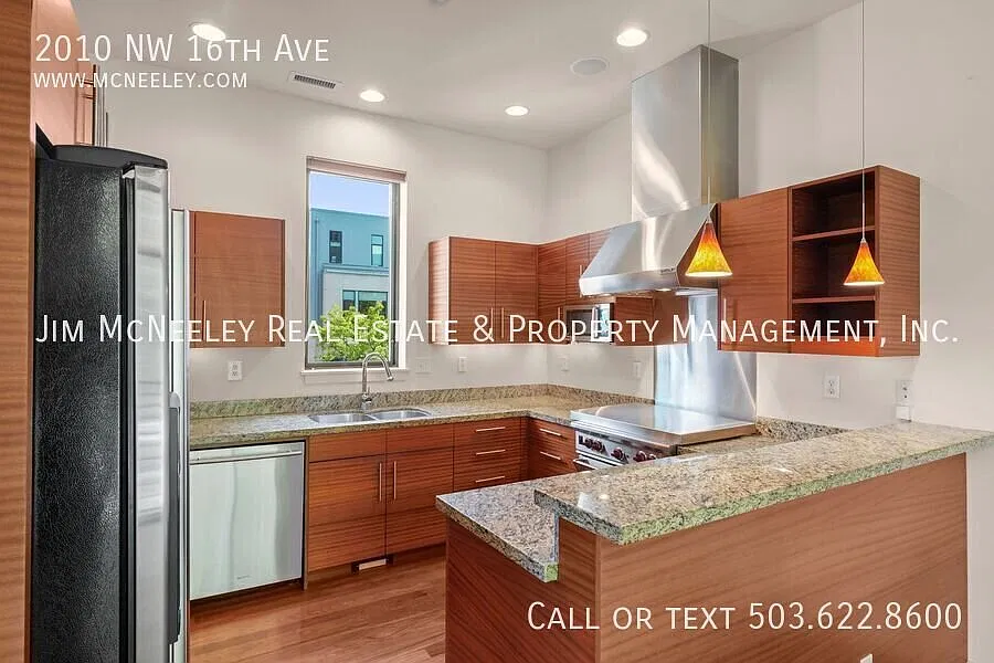 Rare NW Portland Executive Home | 1,795 SF + Garage | 2BR/2.5BA — Photo 3