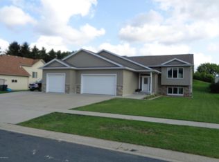 631 7th St SW, Pine Island, MN 55963