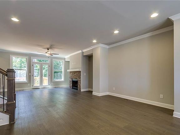 5th image of 7914 Laurel Crest Dr