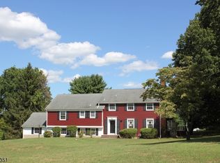 39 Hilltop Cir, Mendham, NJ 07945