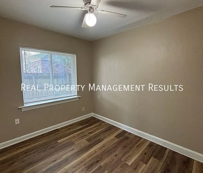 1500 S Harlan Ave #B — Photo 9