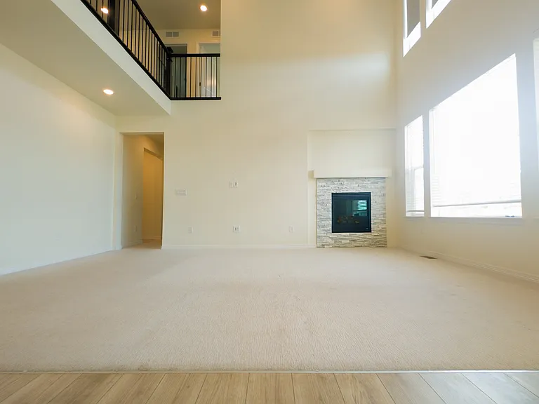 17622 Drake St — Photo 5