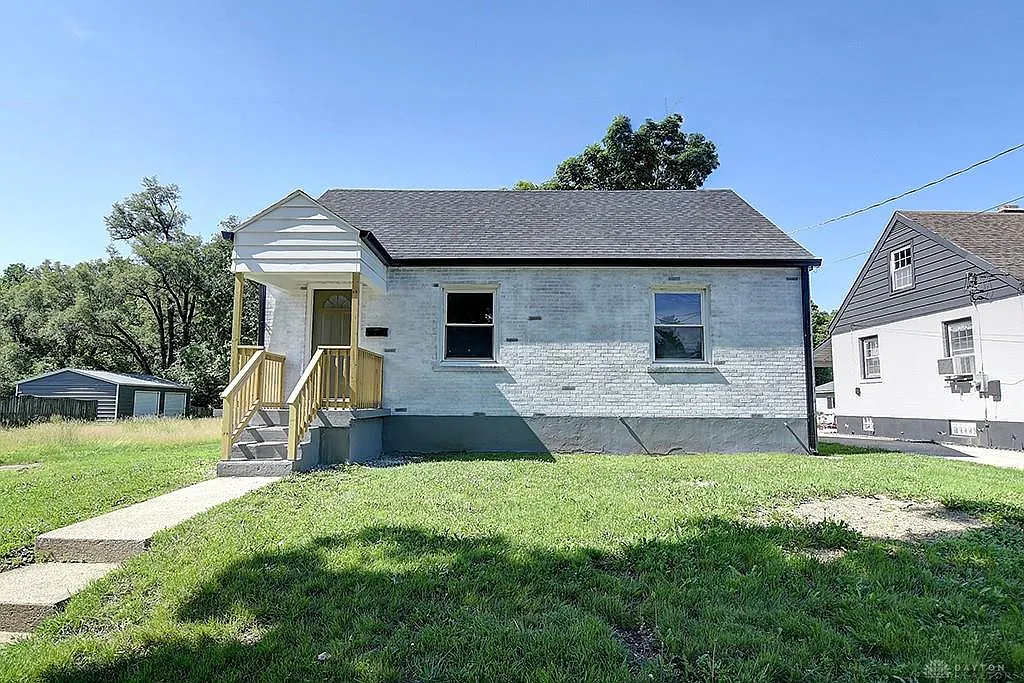 3 bed, 1.0 bath, 1300 sqft, $1,549 — Photo 1