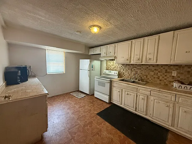 822 Holt Ave — Photo 29