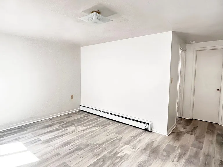 1110 S Main St — Photo 9