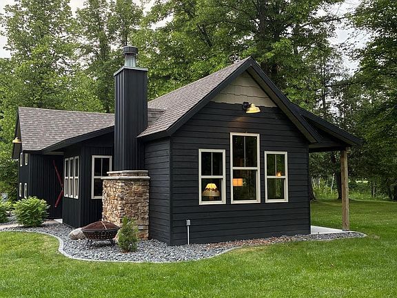 2nd image of 1475 Woodland Loop NW